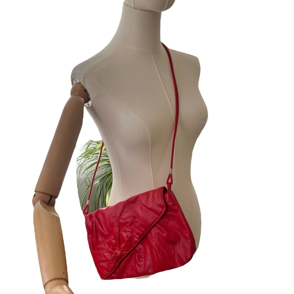 Vintage 80s bright red leather flap purse with bow detail - Picture 2 of 16